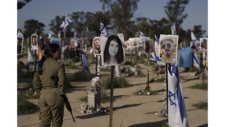 Medioriente, Hrw: “Crimini di guerra in attacco Hamas del 7 ottobre”
