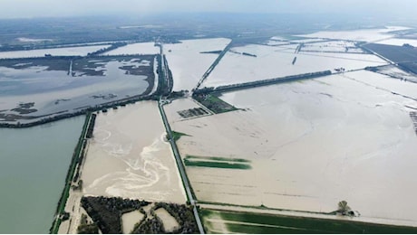 Alluvione. Sfollati, attività chiuse e ponti interdetti