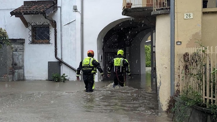 Maltempo: Po oltre i livelli di guardia, crollato un ponte nel Biellese. Allerta rossa in Piemonte - La Gazzetta dello Sport