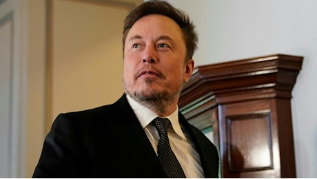 Elon Musk e il chip nel cervello: “Neuralink pronta per il secondo impianto”. Cosa era successo al primo paziente