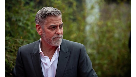 George Clooney scarica Biden sul New York Times: «È un amico ma deve lasciare la corsa alla Casa Bianca. Con lui non vinceremo»
