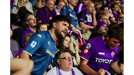 Il super premio in chiave gigliata. Ma quale d’Oro, è meglio il Viola. In palio c’è il Pallone fiorentino . E il primo round lo vince De Gea