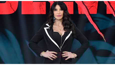 Carmen Di Pietro, la pensione del marito morto, i flirt con Maradona e Stallone e i due figli: «Mi esplose una protesi al seno in aereo»