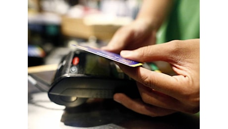 Pos, problema nazionale sui pagamenti con bancomat e carte: cosa è successo