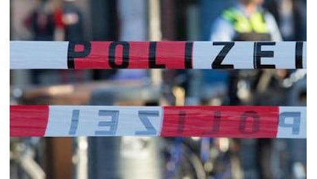 Sparatoria in fabbrica in Germania, due morti e killer in fuga