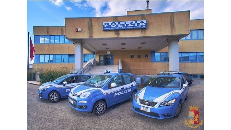 Catanzaro, arrestate tre persone per una grave aggressione avvenuta ai danni di un vicino di casa - Corriere di Lamezia - Corriere di Lamezia Catanzaro, arrestate tre persone per una grave aggressione avvenuta ai danni di un vicino di casa - Corriere di Lamezia - Corriere di Lamezia