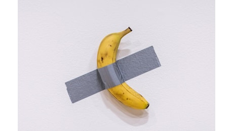 Imprenditore paga sei milioni di dollari per la banana di Maurizio Cattelan: La mangerò