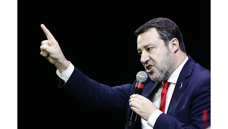 Sciopero, ora Salvini dice che vuole cambiare le regole: Lo strumento va rivisto. Pd: Eversivo