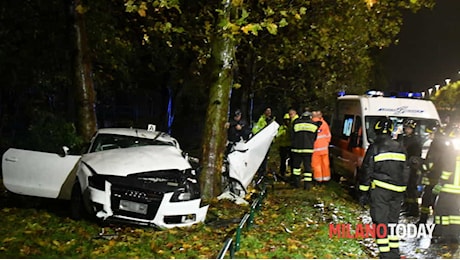 Incidente a Milano, si schianta contro un albero: grave ragazzo