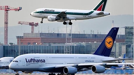 Lufthansa scivola a Francoforte, taglia stime utili