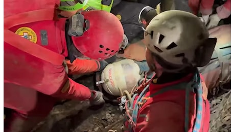 Speleologa intrappolata è fuori dalla grotta, salva Ottavia Piana: soccorsi durati 75 ore