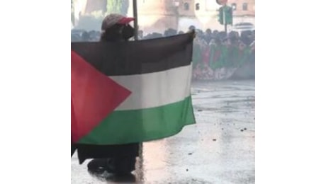 Manganelli e divieti non fermano la piazza palestinese