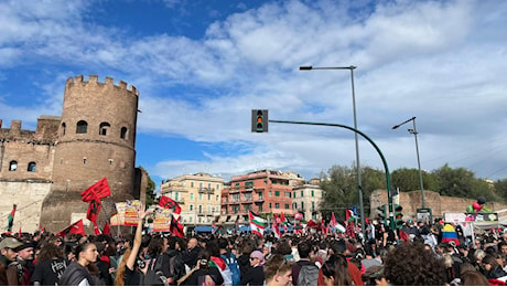 Gaza, Macron: No armi a Israele per colpire la Striscia, da Roma a Parigi migliaia in piazza