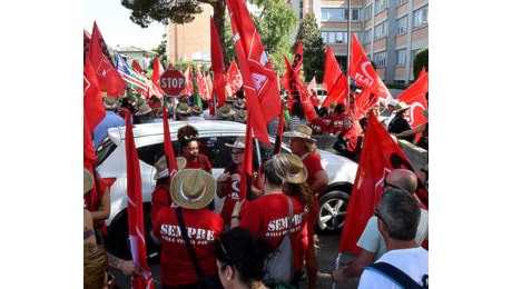 Mancato rinnovo del contratto per 15mila lavoratori romagnoli: sciopero e protesta davanti a Legacoop