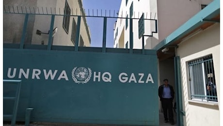 Guerra Israele-Libano, news in diretta. Tel Aviv blocca l'agenzia di aiuti ai palestinesi UNRWA, 60 persone uccise in Libano