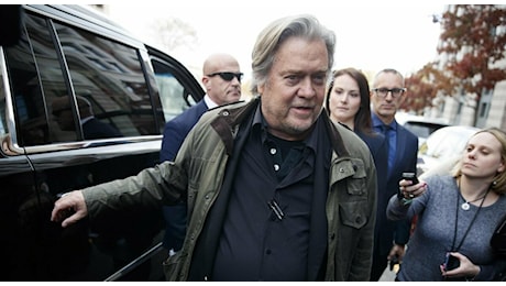 Steve Bannon: «Prevost la scelta peggiore per i cattolici Maga, è stato spinto dai poteri forti»