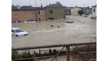 Meteo: Alluvione Emilia Romagna e Marche, esondazioni e dispersi; la Diretta Video