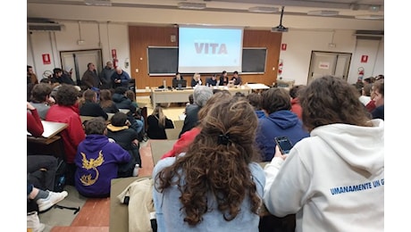 Contestazioni alla Statale di Milano: bloccato l’incontro “Accogliere la vita. Storie di libere scelte”. Di Battista (Copercom e Mpv ambrosiano), “insulti, bestemmie e impossibilità di parlare”