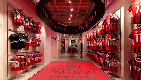 Ha aperto il nuovo negozio ufficiale del Milan