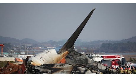 Boeing, oltre 160 morti nello schianto di un aereo in Corea del Sud