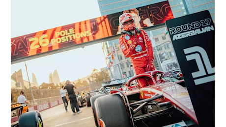 Charles Leclerc e la storia d'amore con Baku: quattro pole consecutive, il ricordo del padre e il sogno del primo successo