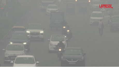 VIDEO India, massimo livello di smog a New Delhi: chiuse le scuole