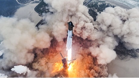 Successo di SpaceX, completato per la prima volta il volo di prova del mega razzo Starship