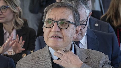 Bagarre in Regione, l'assessore La Russa contro la sinistra: Fatevi curare, vi diamo noi il medico