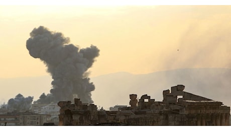 A Baalbek, sotto i colpi israeliani: 41 morti, bombe vicino al tempio romano