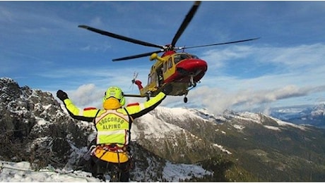 Quattro alpinisti morti ieri sul Monte Bianco: uno caduto in un crepaccio, non verrà recuperato