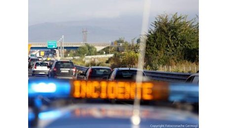 Camion tampona un pullman sull'A1, soccorse 10 persone. Code per chilometri nel fiorentino