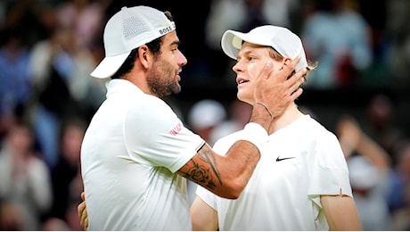 Cos'ha detto Berrettini a Sinner nel saluto a Wimbledon: Jannik ora ha un grande impegno da onorare