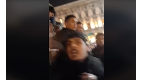 “Vaffan*** Italia”: identificati i protagonisti dei video di Capodanno in Duomo, ecco chi sono e cosa rischiano