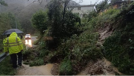 Liguria, allagamenti e frane in valle Stura, vento con raffiche a 100 km/h e rivi a livello di guardia anche nel Ponente genovese