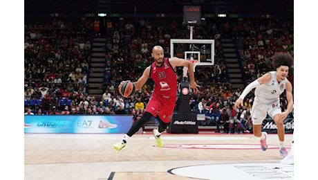 Eurolega: l'Olimpia Milano conquista la prima vittoria in casa contro Parigi, mostruoso Shields