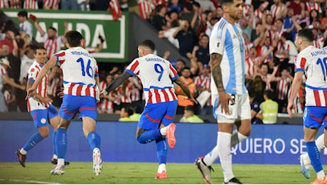 Paraguay amaro per l'Argentina: segna Lautaro Martinez, goal pazzesco di Sanabria, poi il 2-1 delle polemiche