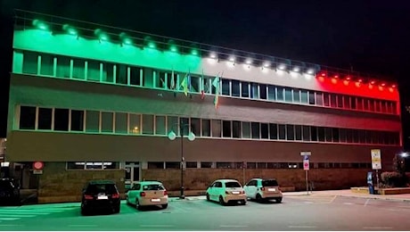 Festa del Tricolore: il municipio si illumina con i colori della bandiera italiana