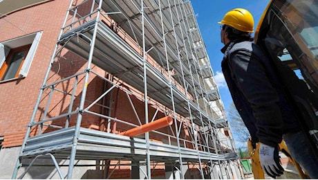 Sicurezza sul lavoro, (quasi) bocciata la patente per i cantieri: «La vita di un operaio vale 20 punti, si denuncerà meno»