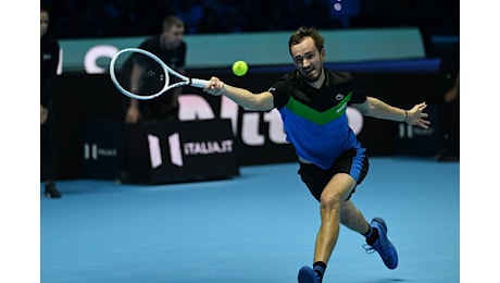 Tennis: Torneo Parigi-Bercy. Medvedev eliminato, Dimitrov agli ottavi