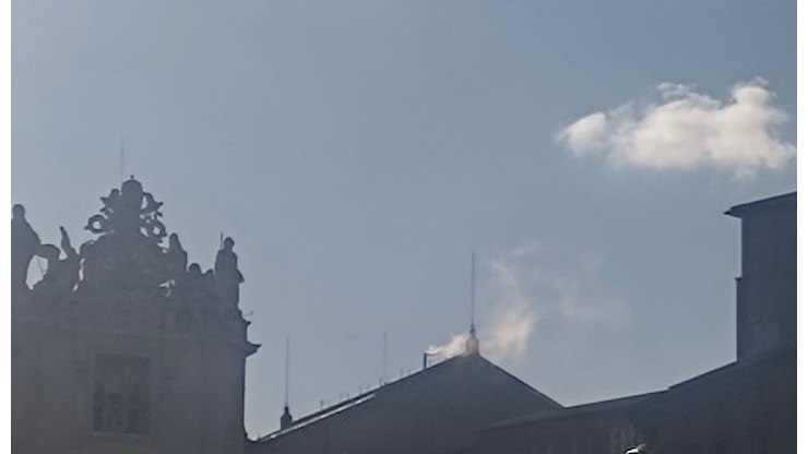 Fumata bianca dal conclave, eletto il nuovo Papa - Frosinone News Fumata bianca dal conclave, eletto il nuovo Papa - Frosinone News