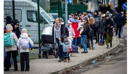 L'Europa si prepara per la guerra: i governi distribuiscono la broscure su come sopravvivere alle prime 72 ore