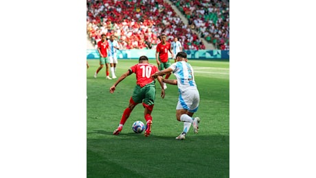 Clamoroso alle Olimpiadi, dopo due ore di interruzione riprende Argentina-Marocco: annullato il gol del 2-2