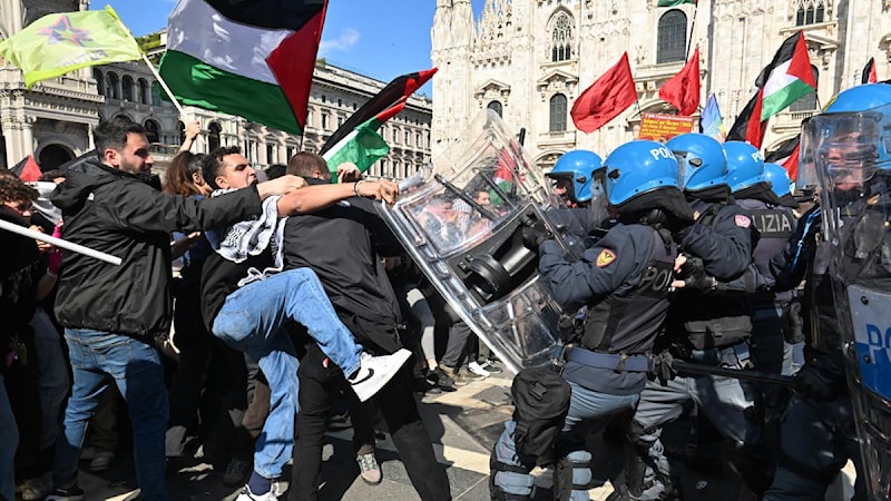 Tensioni e disordini durante la festa della Liberazione a Milano