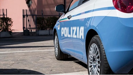 Verona, uomo ucciso da un poliziotto: aveva aggredito gli agenti con un coltello