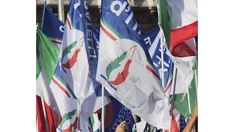 Fiamma tricolore via da simbolo FdI? Il parere dell’esperto