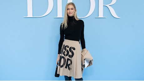 Beatrice Borromeo incanta alla sfilata Dior: stile easy chic alla Paris Fashion Week