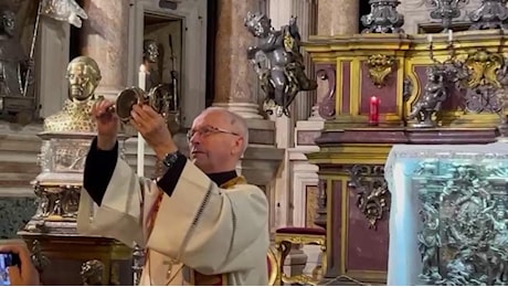 Duomo di Napoli, ore 17:39: il sangue di San Gennaro si è sciolto