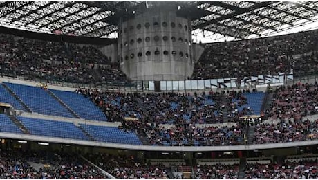 Malore a San Siro: medico salva la vita al tifoso del primo anello blu