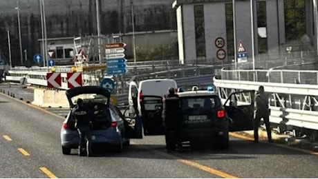 Inseguimento e sparatoria a Bellano sulla Statale 36: ferito un uomo, è ricoverato in gravi condizioni all'ospedale di Lecco