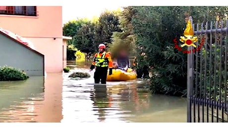 Grandi massi sugli argini che non hanno retto. Lunedì nuova allerta meteo arancione • newsrimini.it